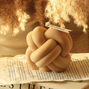 Knot Yarn Candle